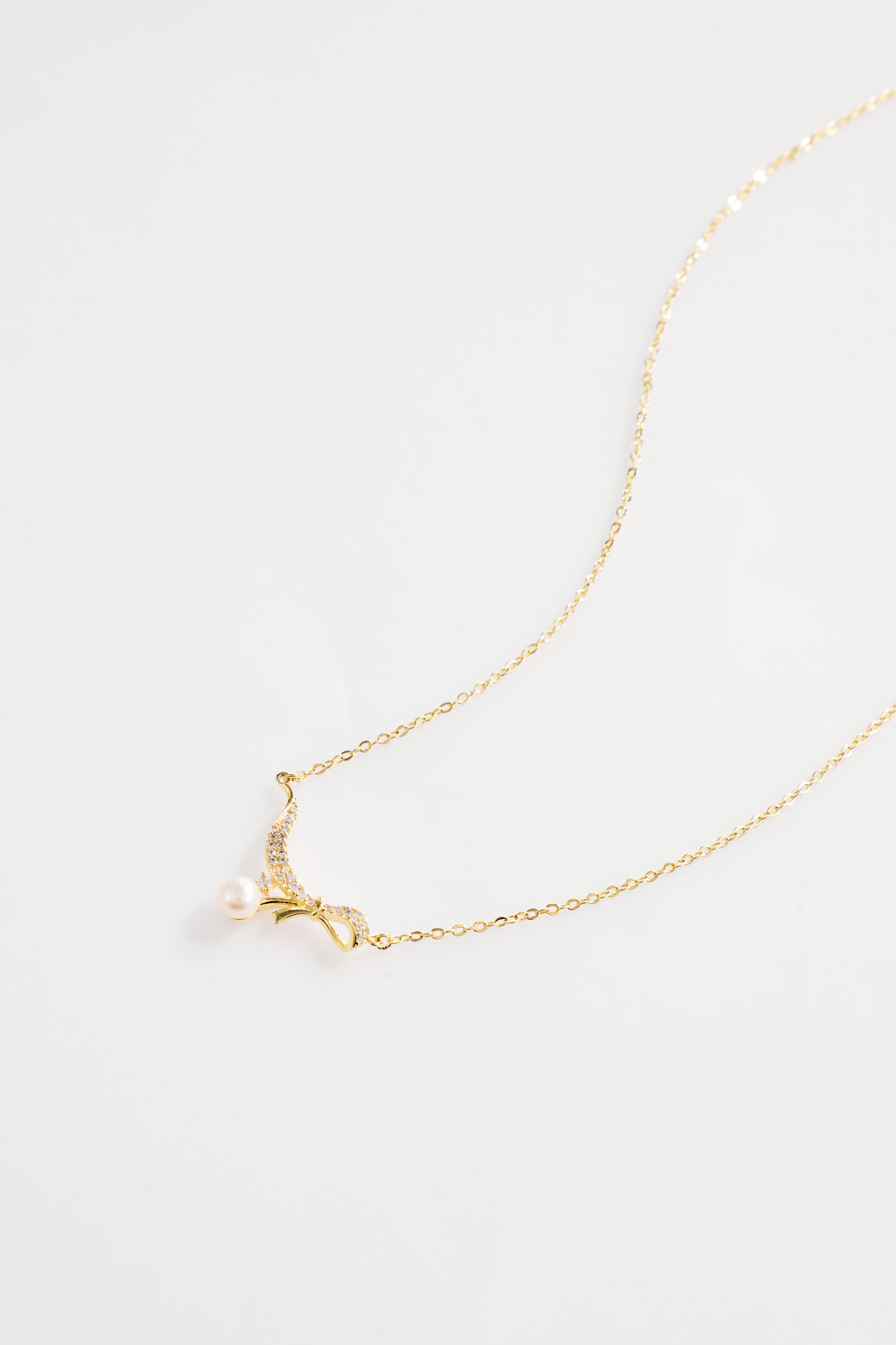 Gold-Plated Single Bow With Pearl Necklace for Women