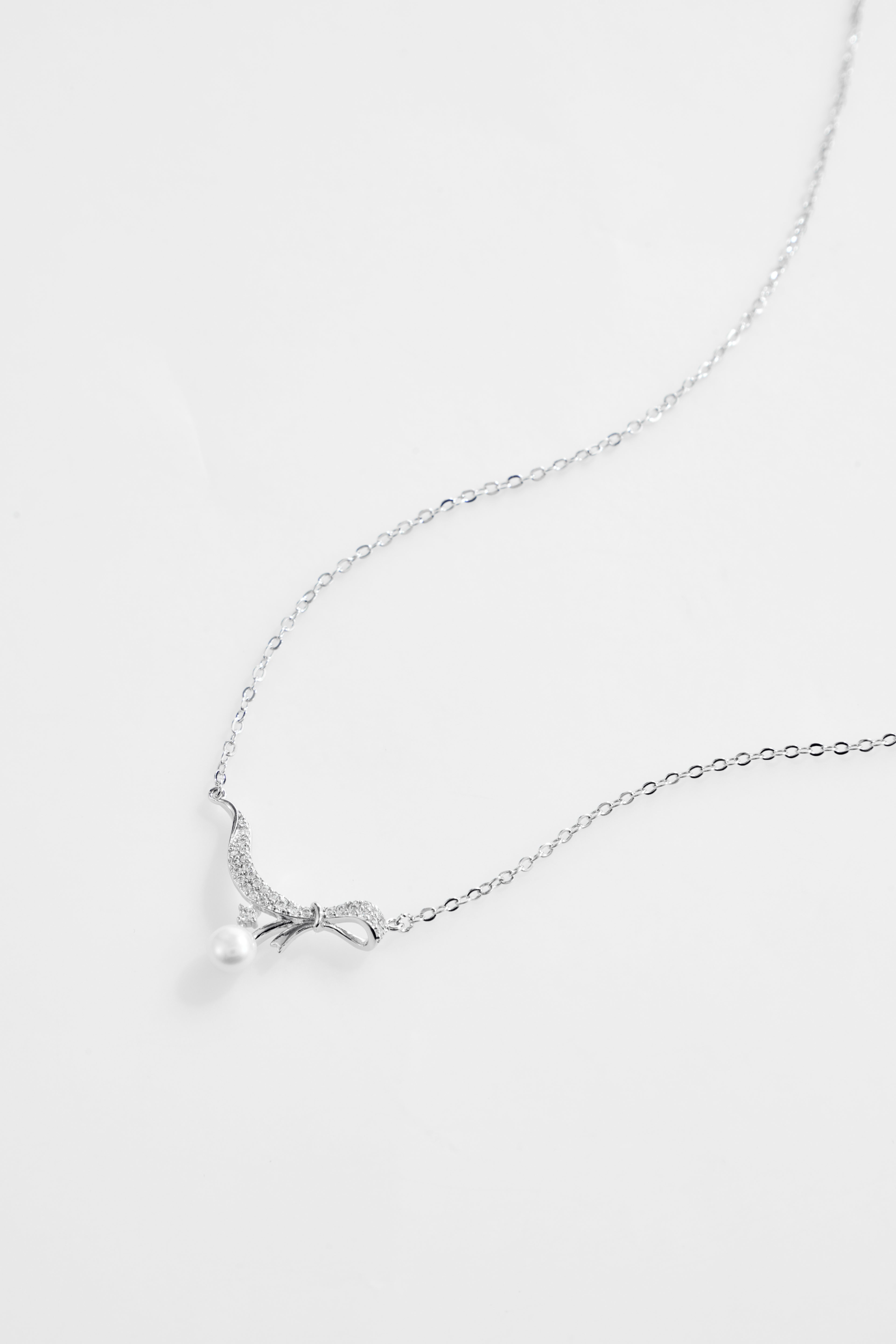 Silver-Plated Single Bow With Pearl Necklace for Women