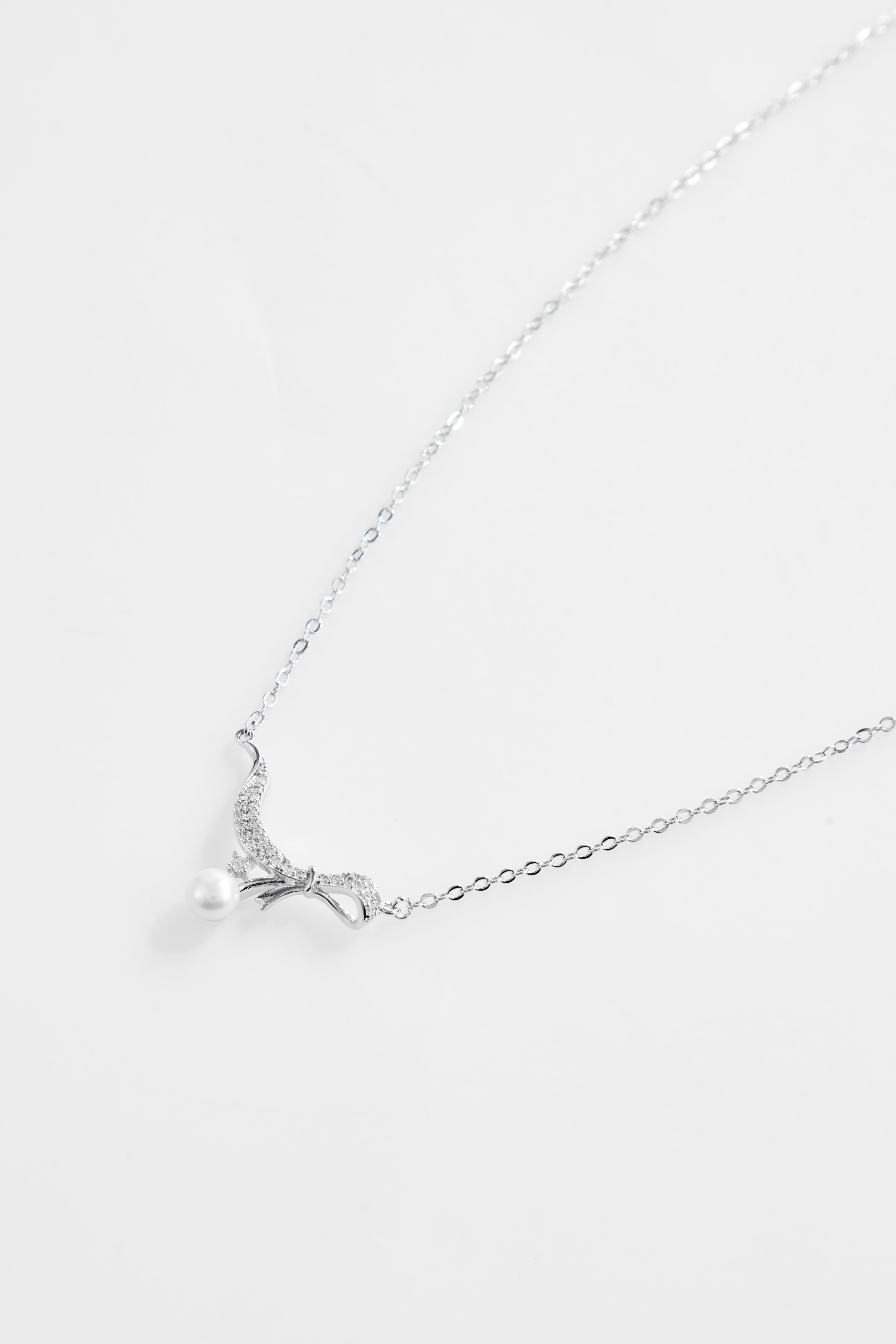 Silver-Plated Single Bow With Pearl Necklace for Women