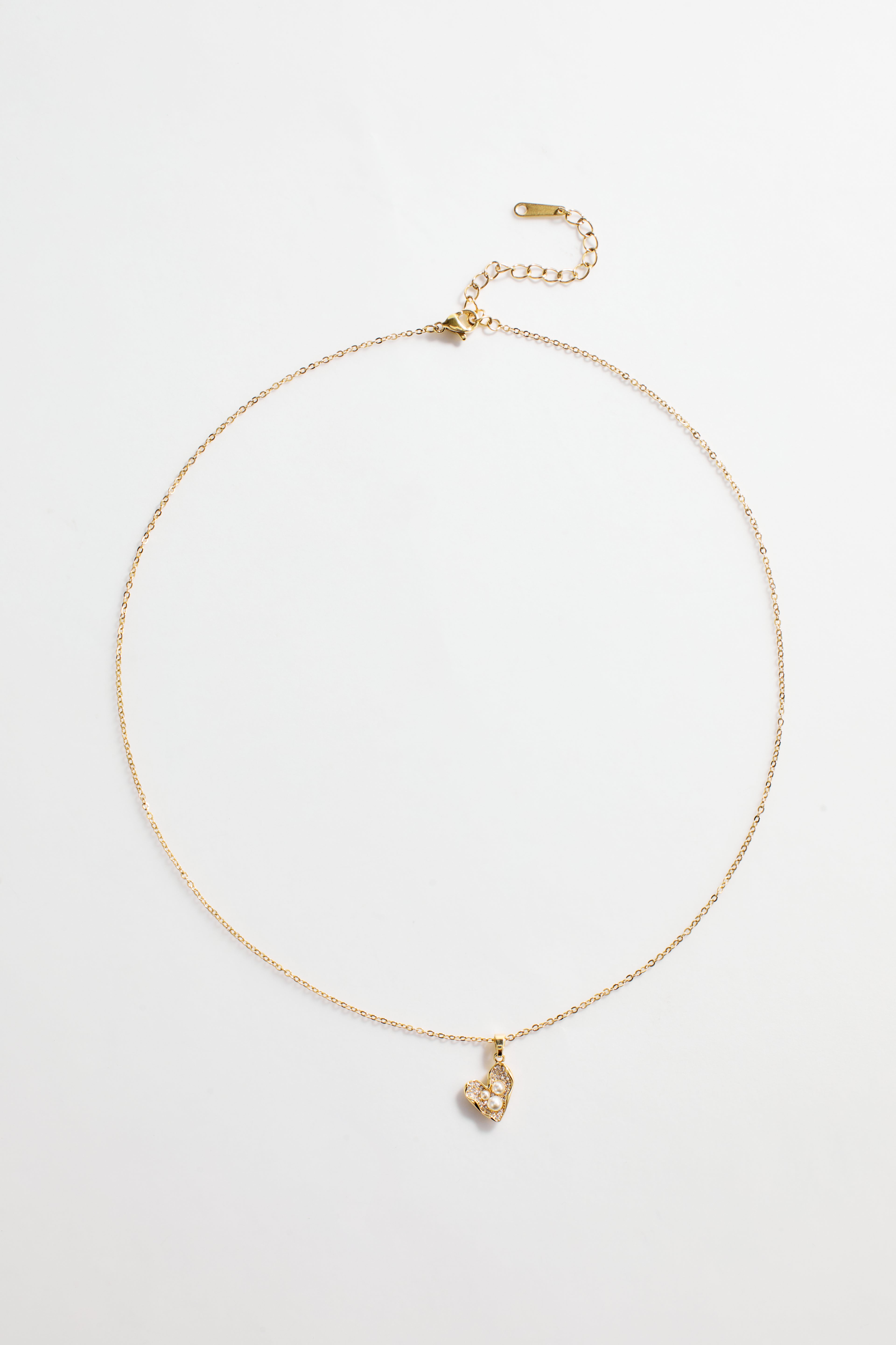 Gold-Plated Necklace with Pearls in Heart Shaped Shell Design for Women