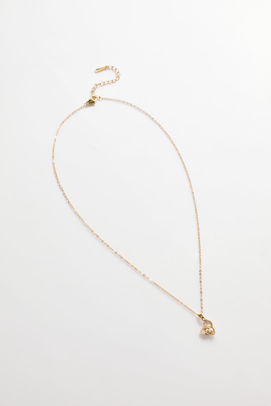 Gold-Plated Necklace with Pearls in Heart Shaped Shell Design for Women