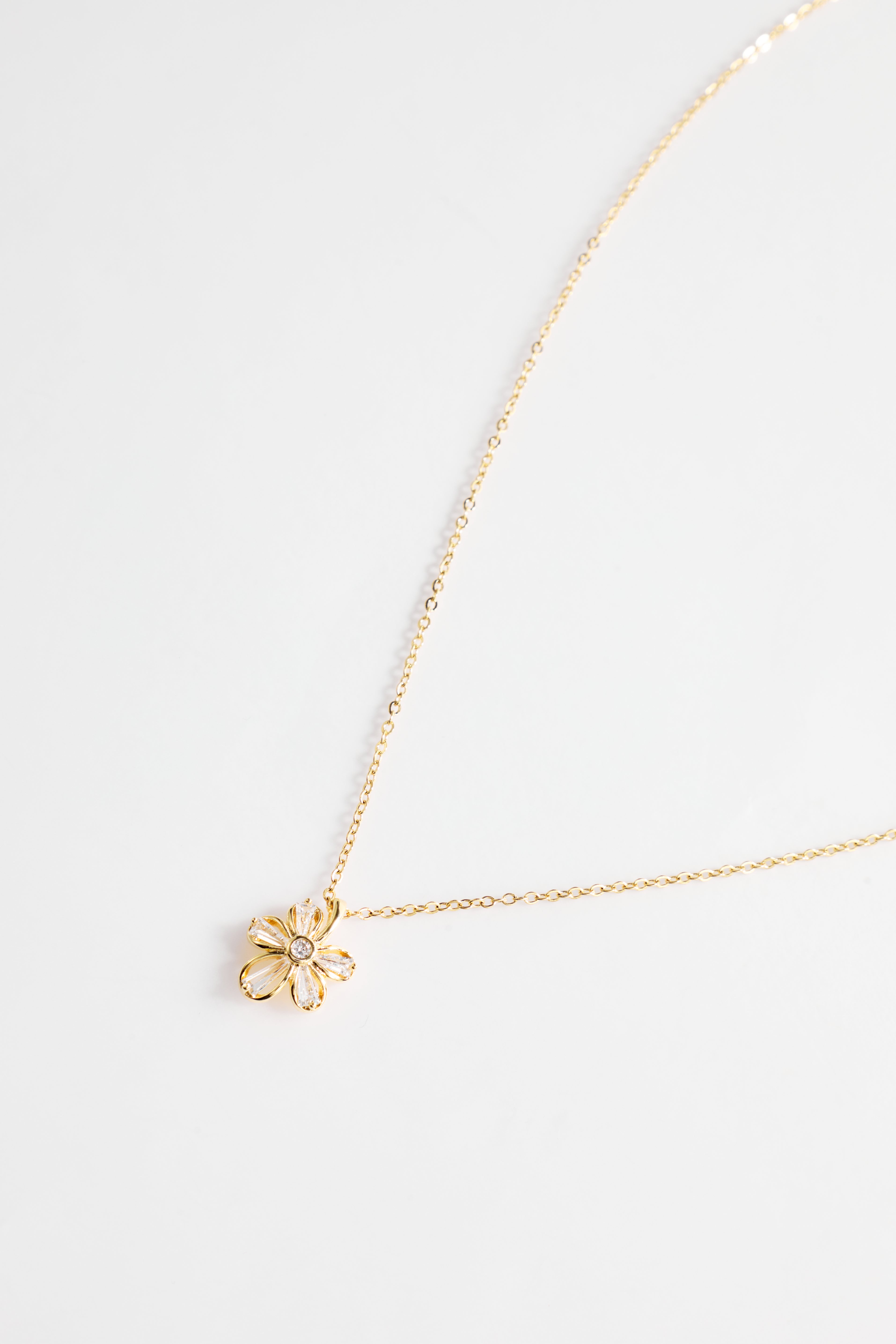 Gold-Plated Single Flower Pendant necklace for Women