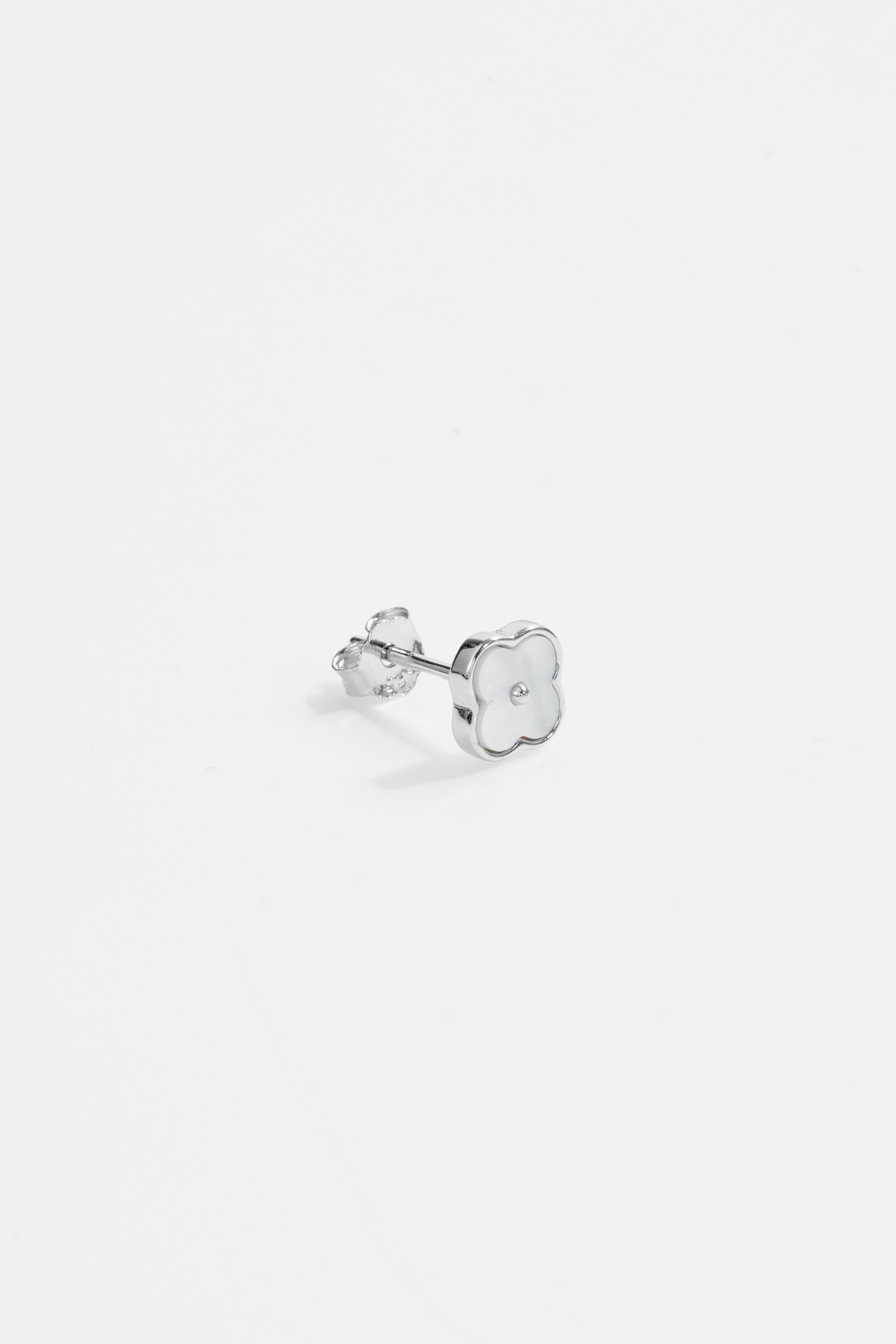 Silver-Plated Mother of Pearl Clover Stud Earring