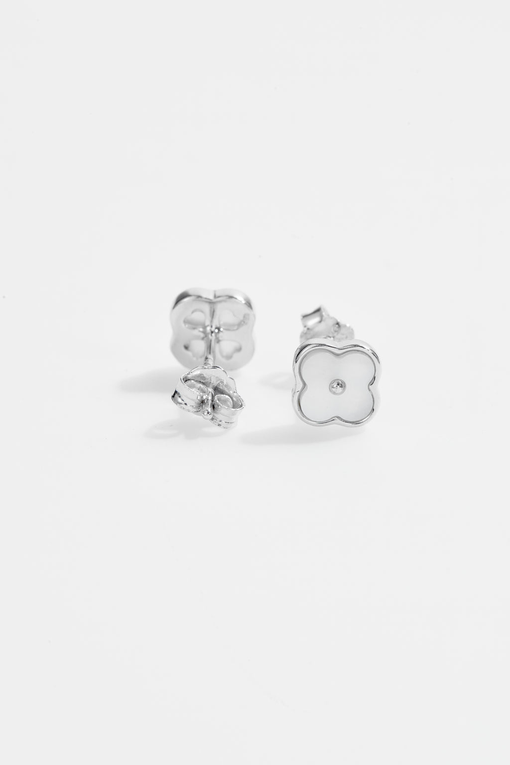 Silver-Plated Mother of Pearl Clover Stud Earring