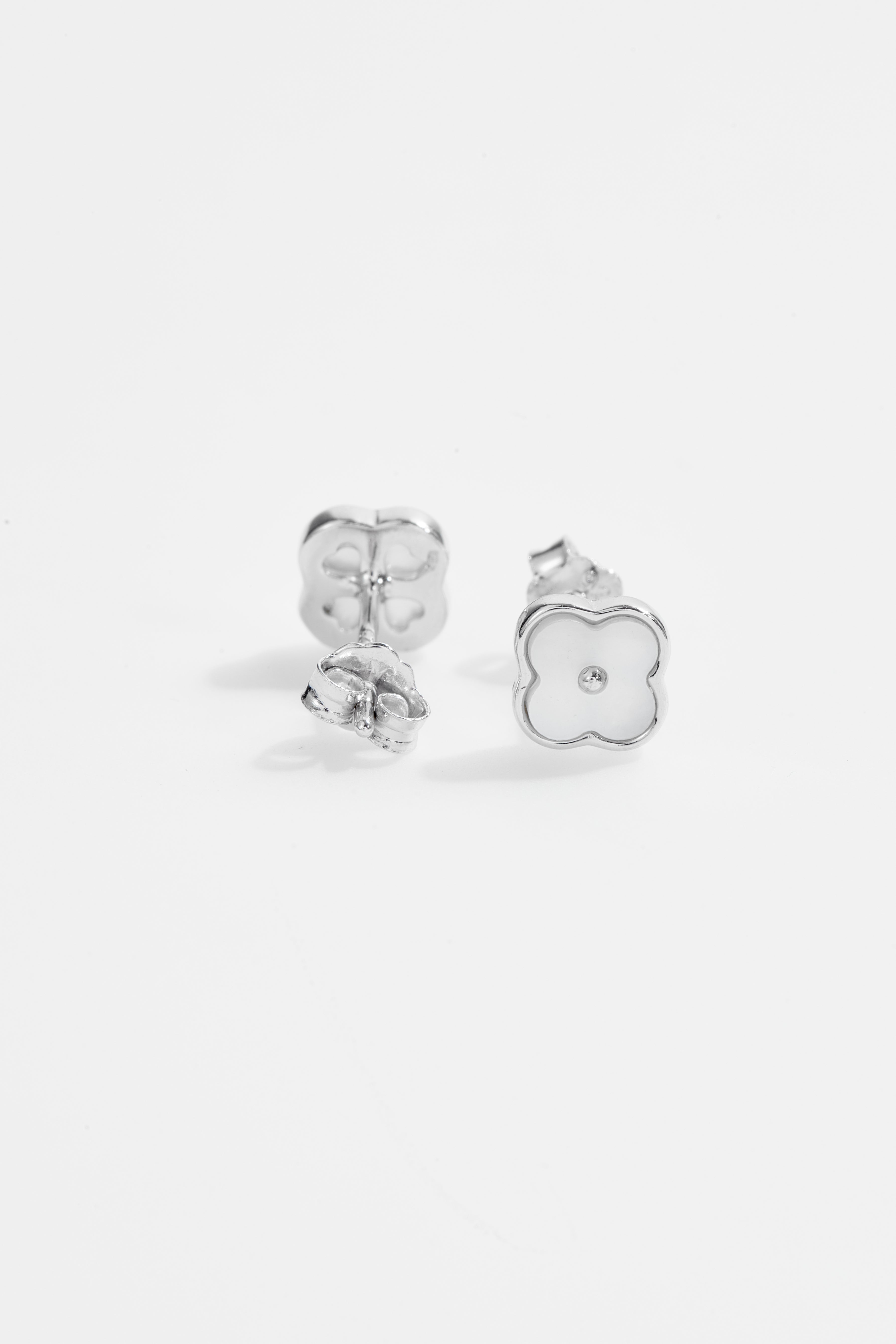 Silver-Plated Mother of Pearl Clover Stud Earring