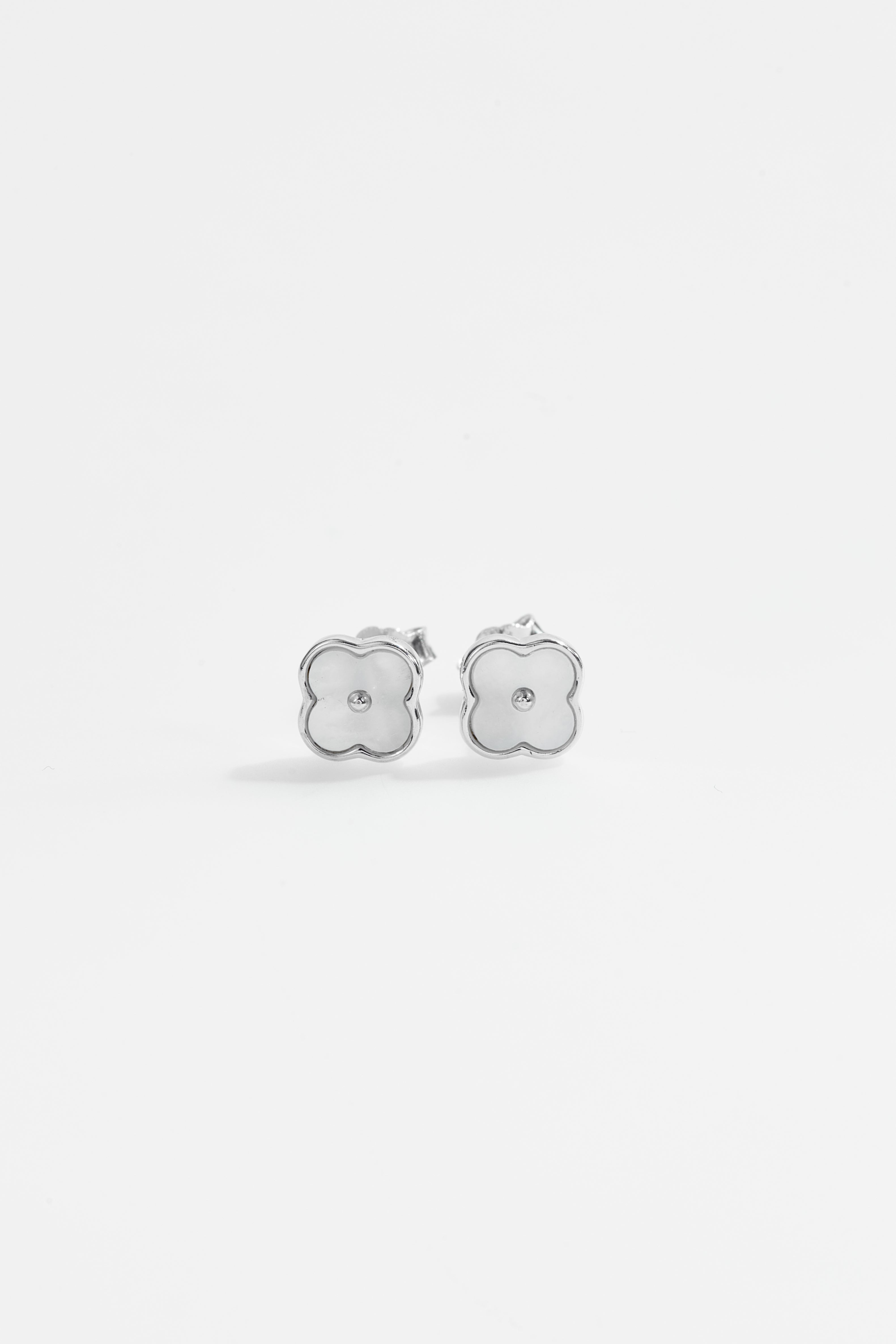 Silver-Plated Mother of Pearl Clover Stud Earring