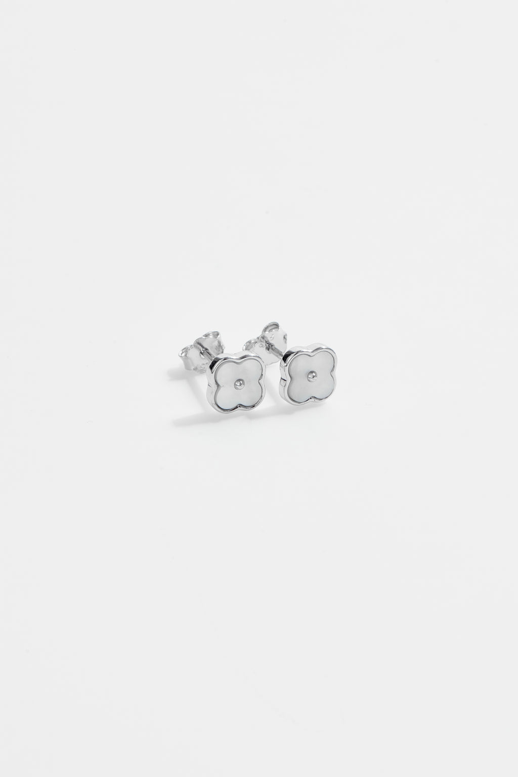 Silver-Plated Mother of Pearl Clover Stud Earring